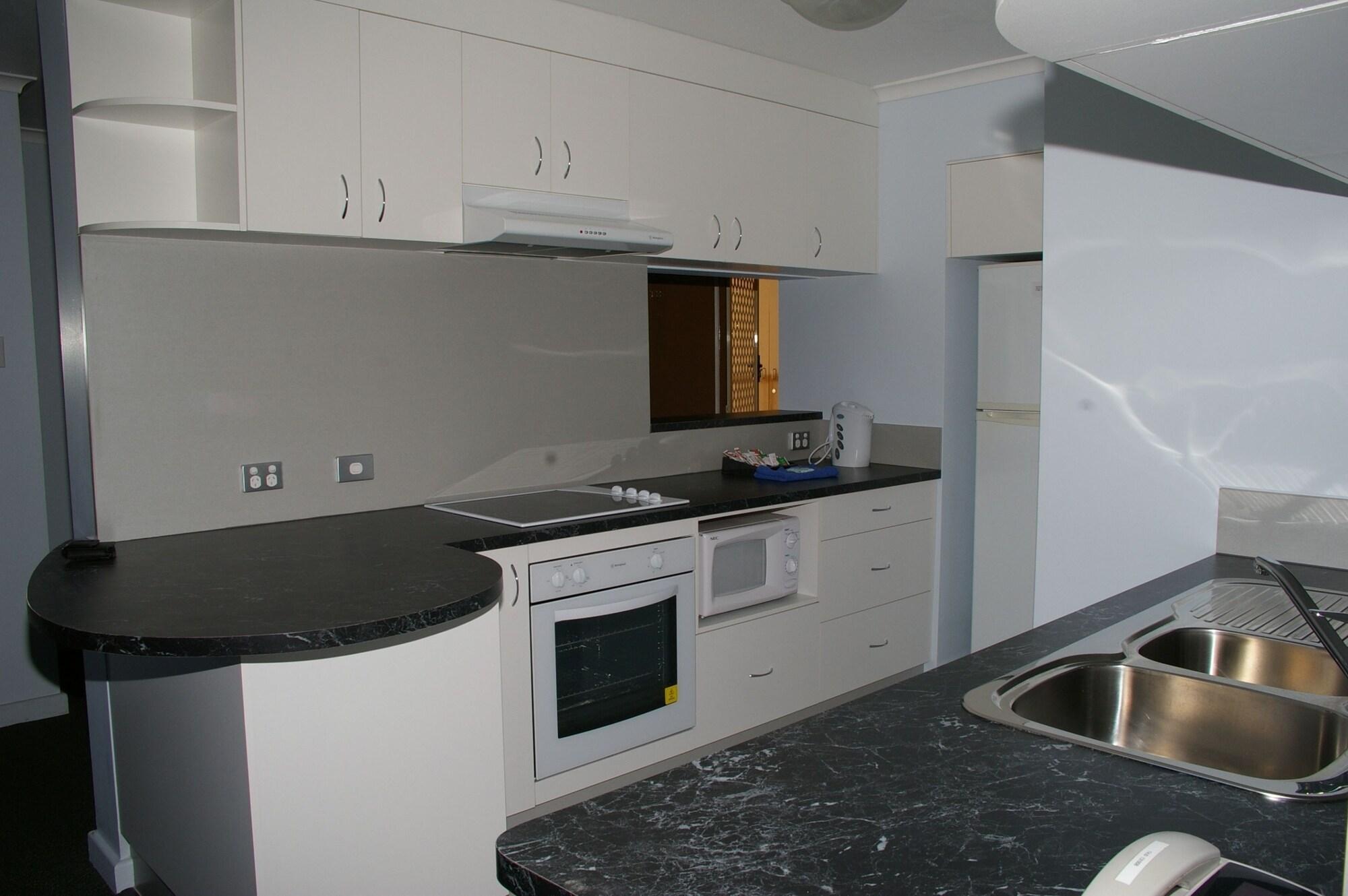 Coral Towers Holiday Suites Кернс Екстер'єр фото